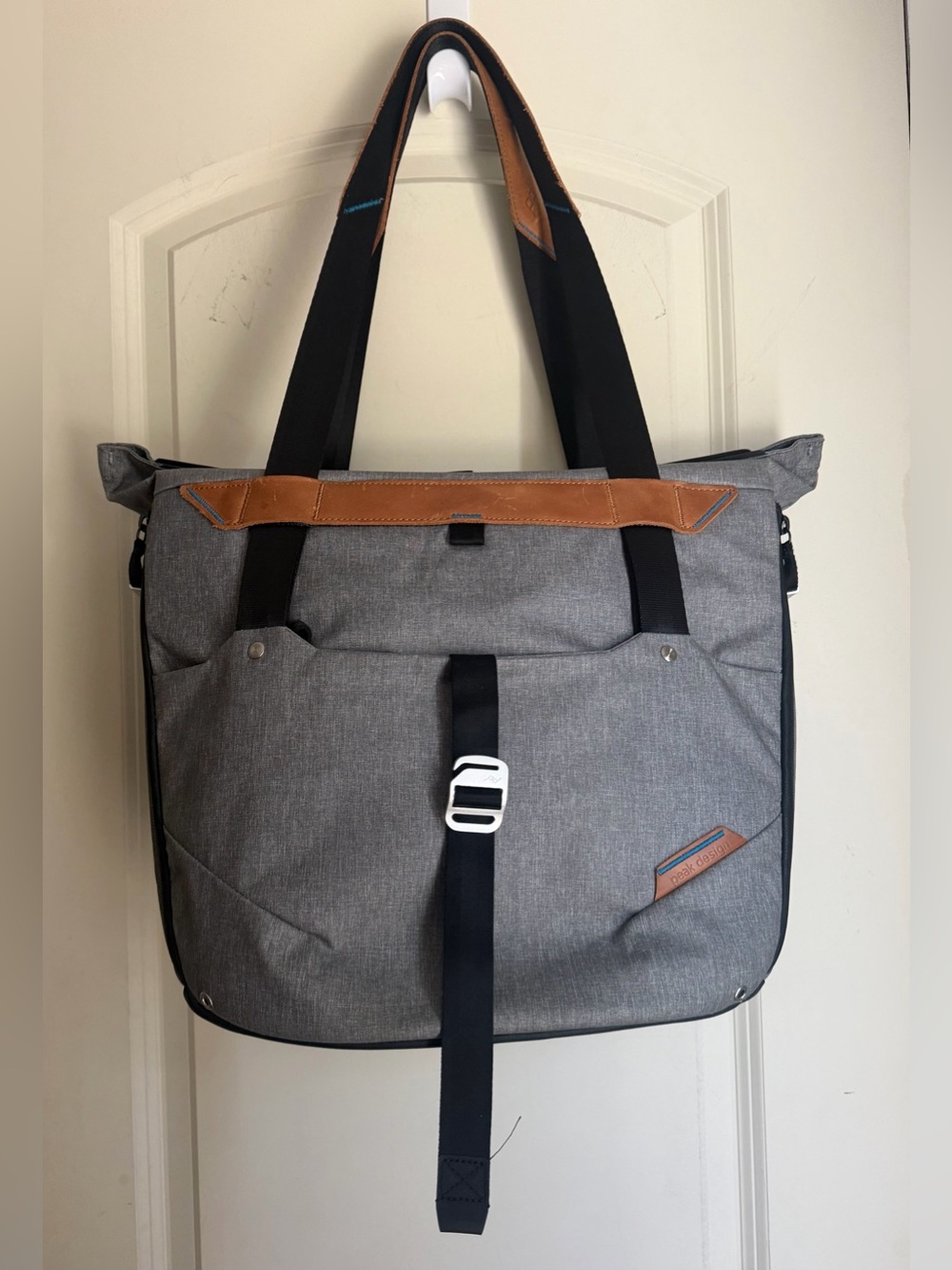 Peak Design Everyday Tote Bag v1 20L side zipper cameras professional utility‎